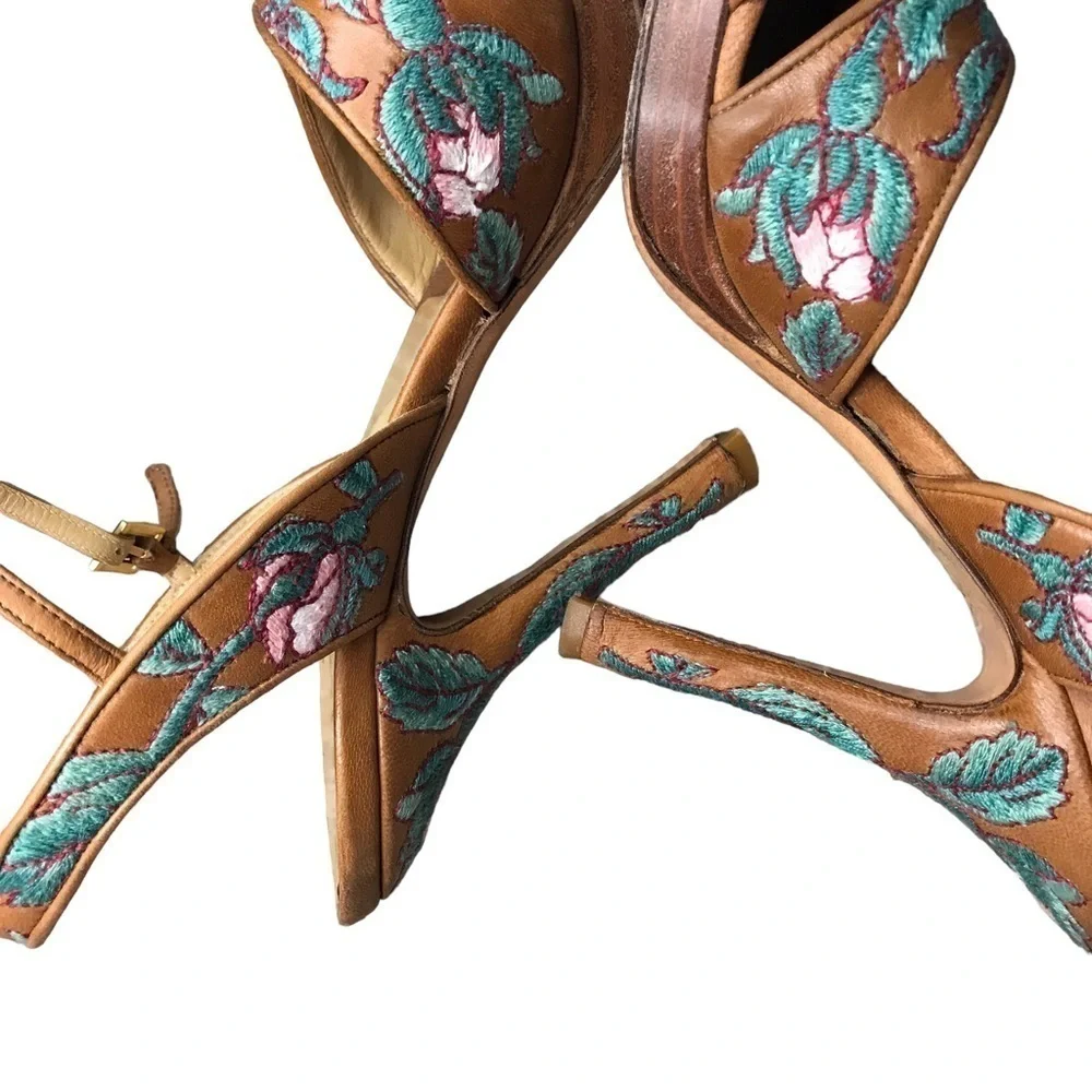 *Vintage* Valentino Garavani women’s pink blue floral embroidered leather heels